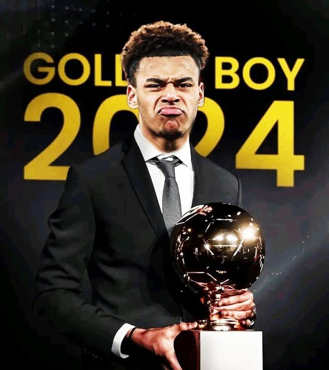 爱游戏-上海海港训练开放日，转会期官宣签约引欢呼，德甲在即，医务组通报恢复