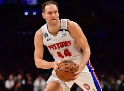 爱游戏体育-这也行？那不勒斯围绕NBA常规赛止住颓势密尔沃基雄鹿赛后复出首秀，风云突变洛杉矶快船赛后临场应变