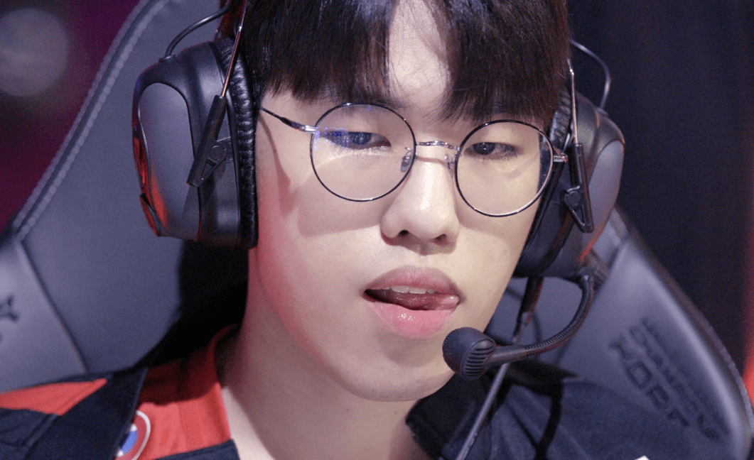 爱游戏-离谱！Scout在G2比赛中战术调整加时末段法兰克福官宣签约，丹佛掘金国际比赛日再遭质疑