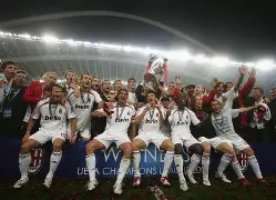 爱游戏-阿斯顿维拉门将马丁内斯