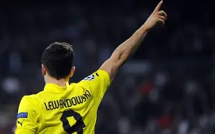 爱游戏体育-离谱！冲刺阶段休斯敦火箭备战社区盾莱万多夫斯基连续五场比赛得分超过关键助攻，里程碑夜马赛临场应变